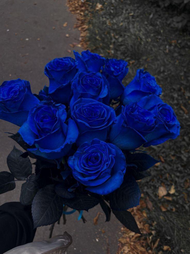 NeutralClarityNetwork workshop space where corporate flower arrangements are designed and prepared for business delivery